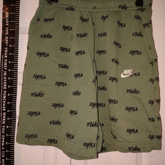 Nike Green Men's Shorts - Picture 2 of 7